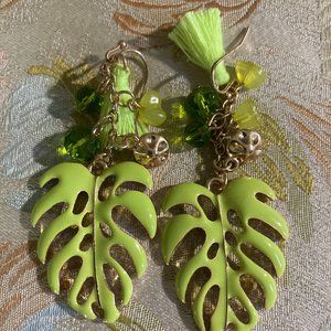 Stunning metal green palm leaf w/green tassel & charms dangle pierced earrings